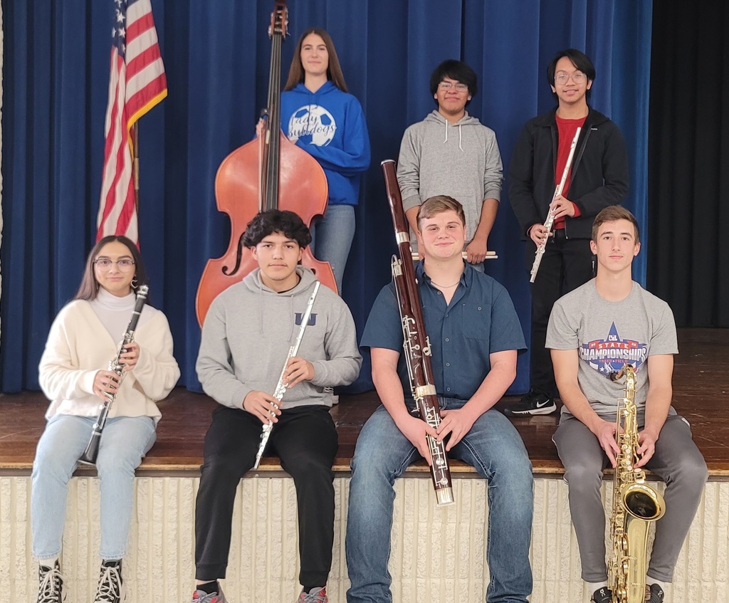 Group picture of band students with their instruments 
